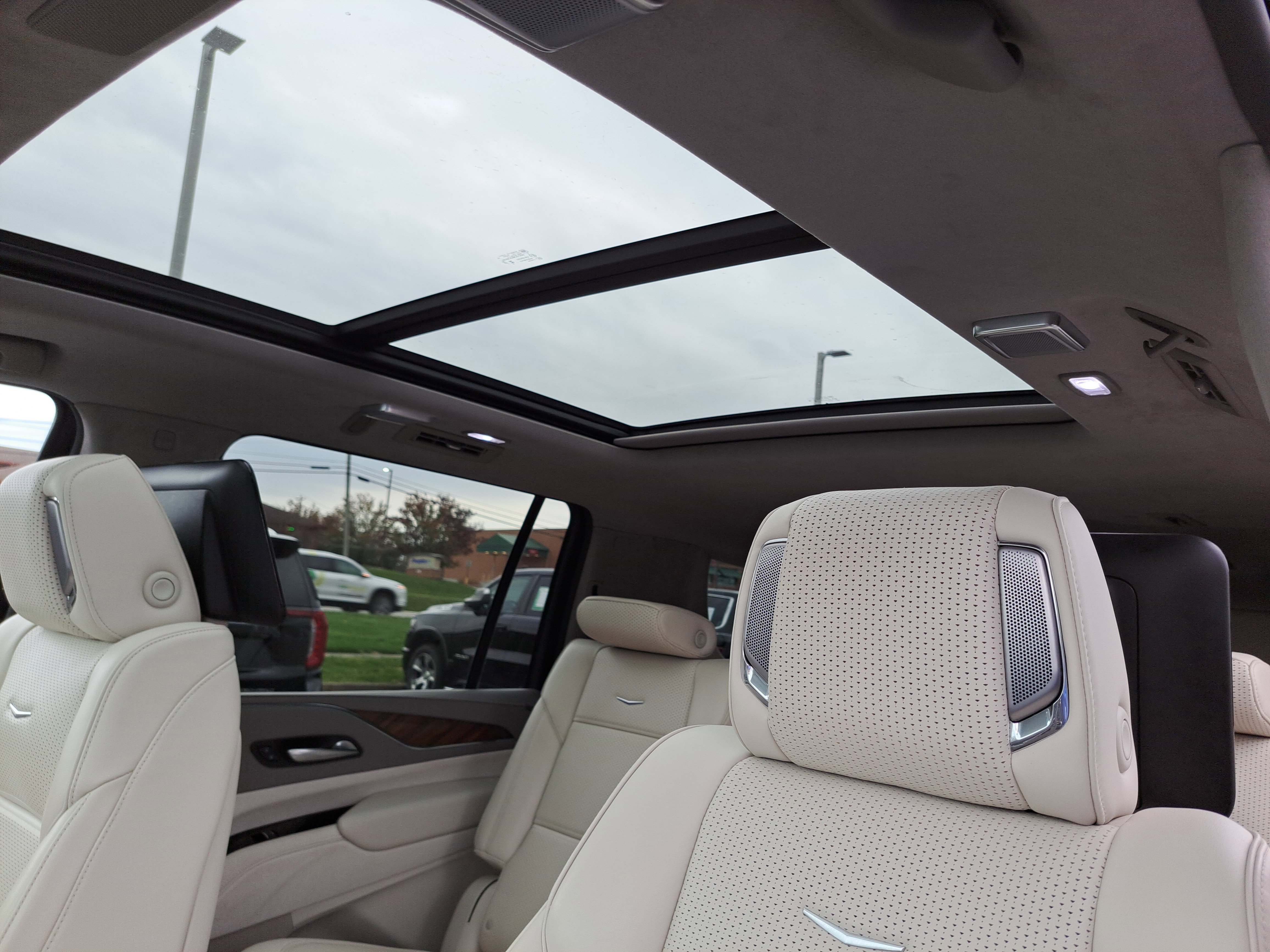 Used 2024 Cadillac Escalade ESV Sport Platinum w/ LPO, ONYX Package image 24