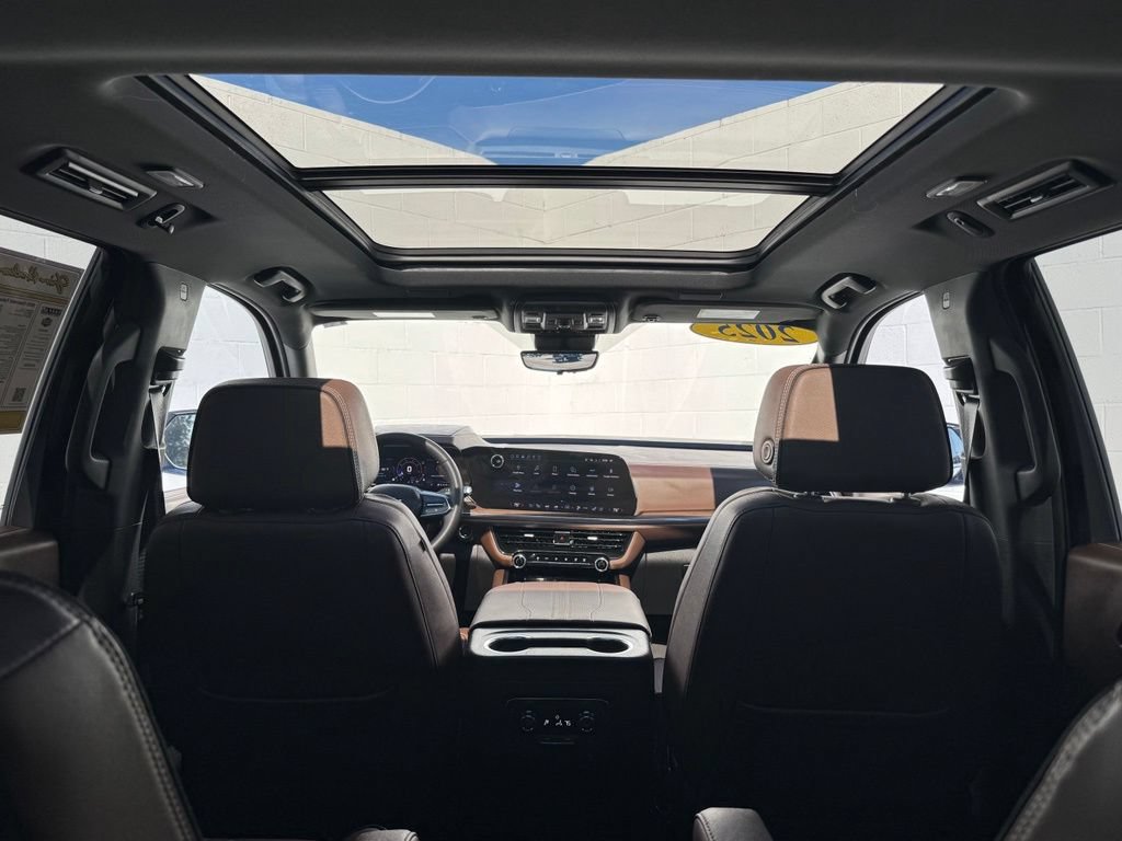 Used 2025 Chevrolet Tahoe High Country AWD/4WD image 4
