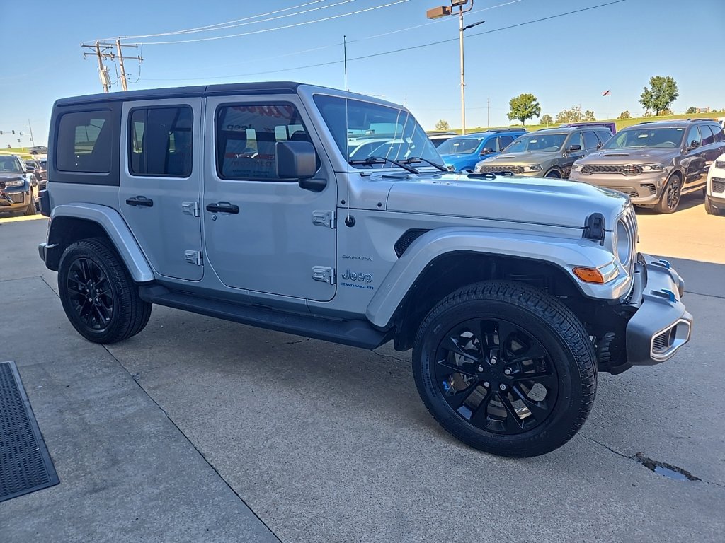 Used 2023 Jeep Wrangler Unlimited Sahara w/ Cold Weather Group AWD/4WD image 38