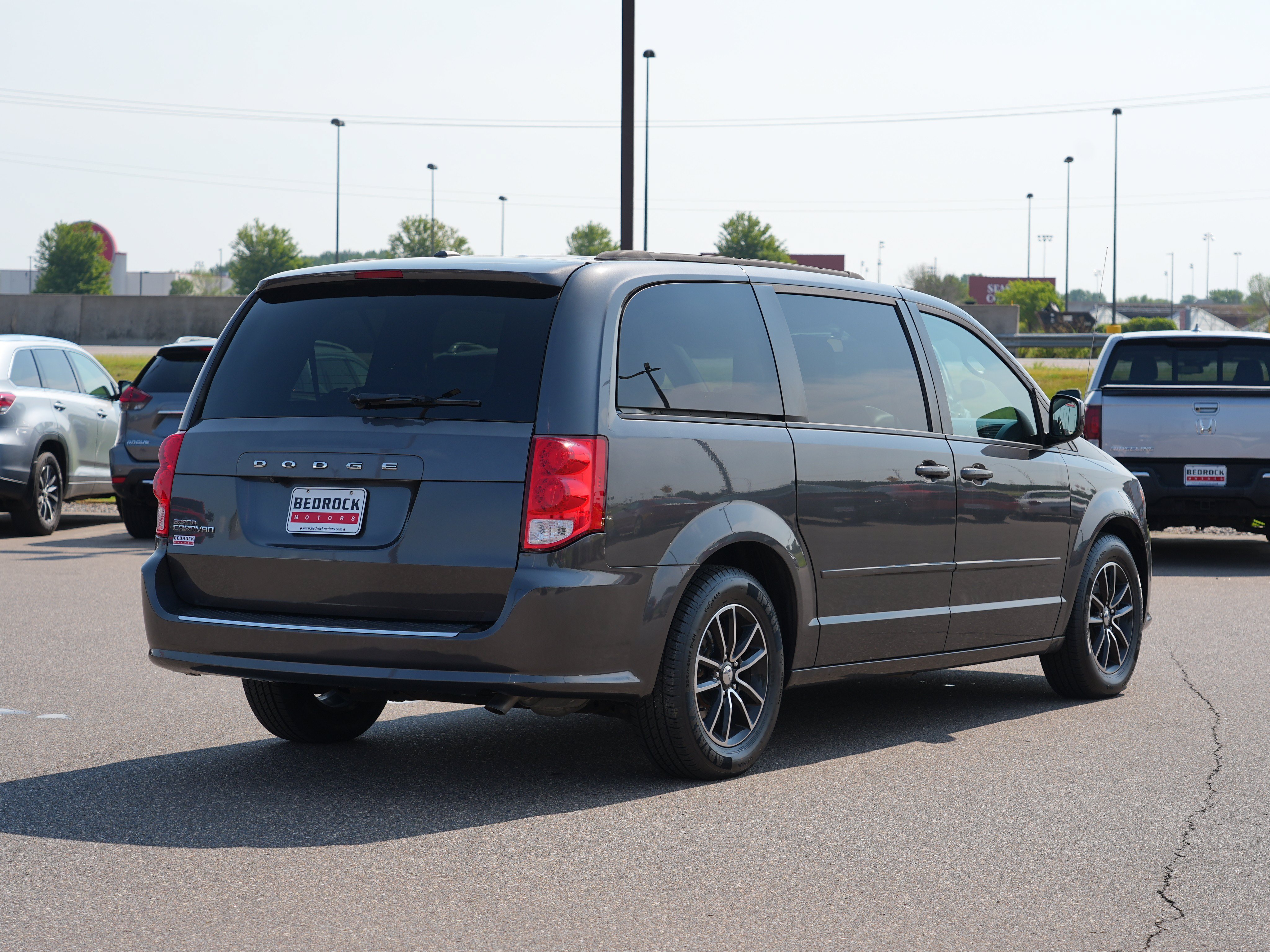 Used 2016 Dodge Grand Caravan R/T FWD image 3