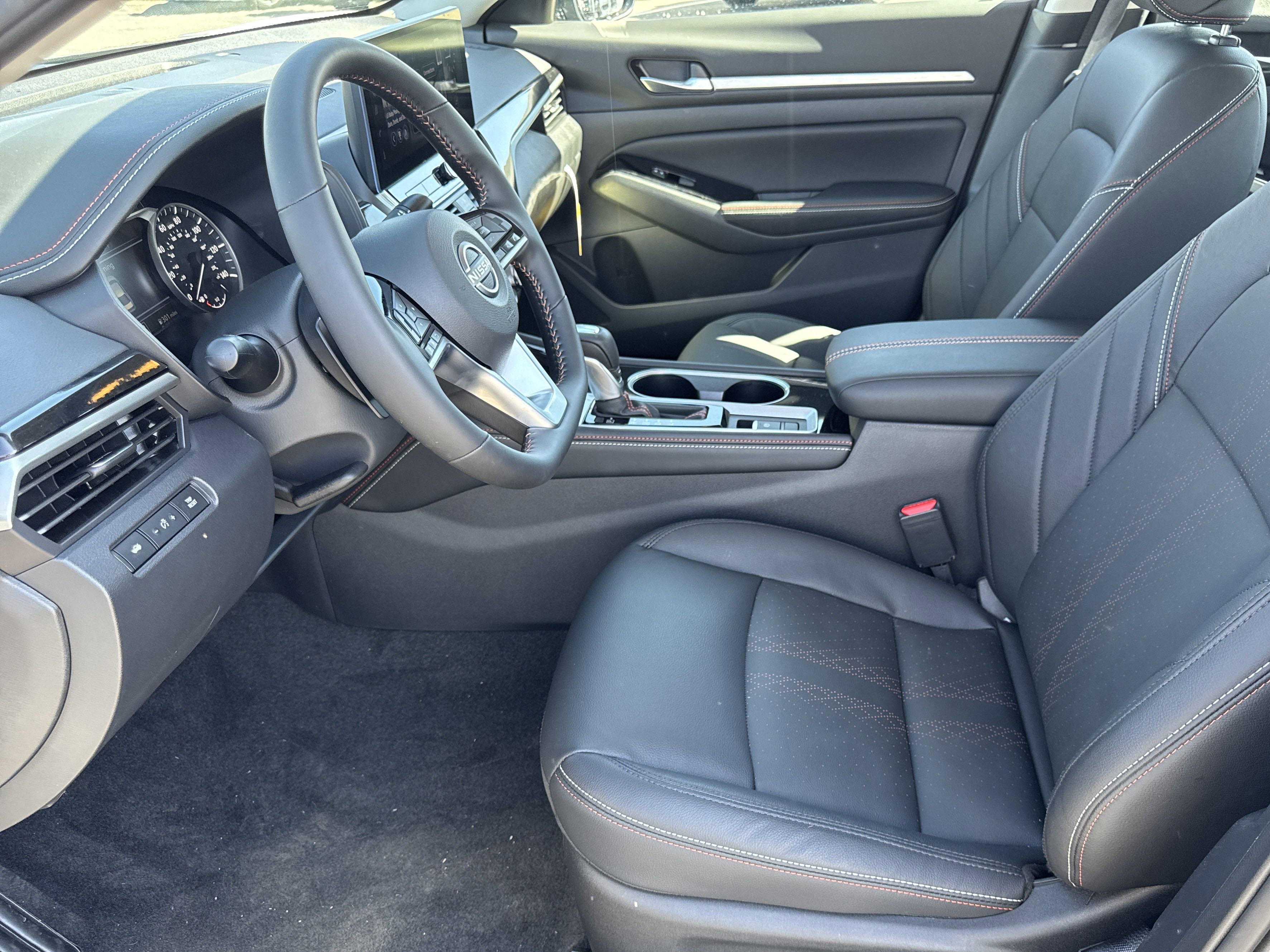 New 2025 Nissan Altima 2.5 SR w/ SR Premium Package AWD/4WD image 11