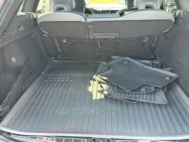 Used 2022 Volvo XC60 T8 R-Design w/ Advanced Package image 12