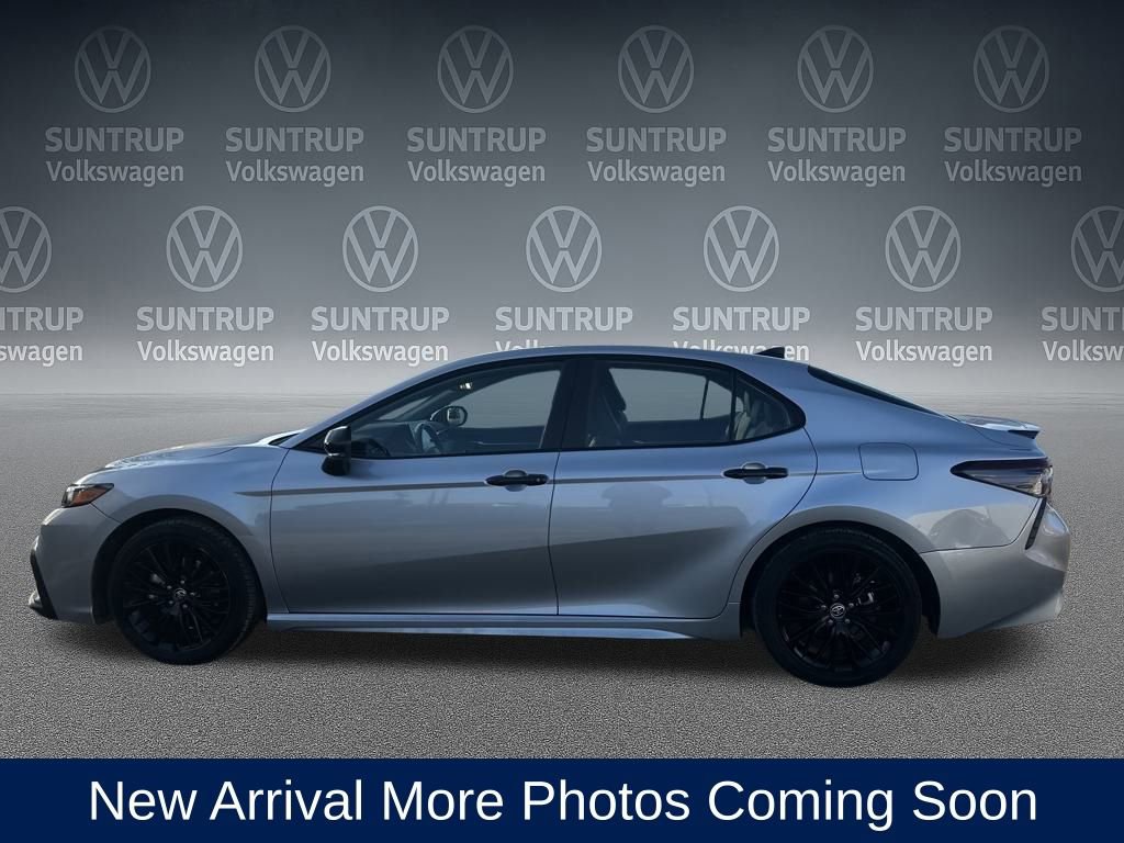 Used 2022 Toyota Camry SE image 2