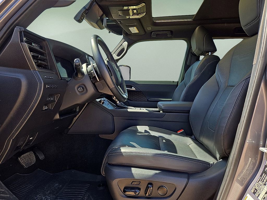 Used 2024 Lexus GX 550 w/ Accessory Package (Z1) image 25