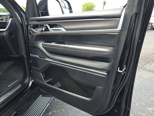 Used 2025 Jeep Grand Wagoneer Series III w/ Rear Seat Video Group 1 AWD/4WD image 42
