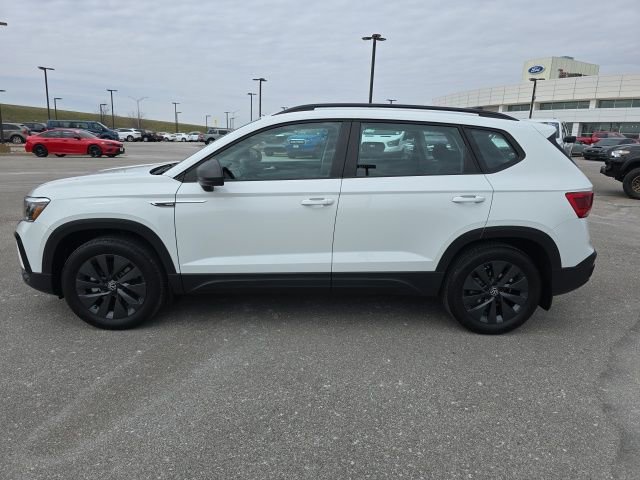 Used 2022 Volkswagen Taos S image 2