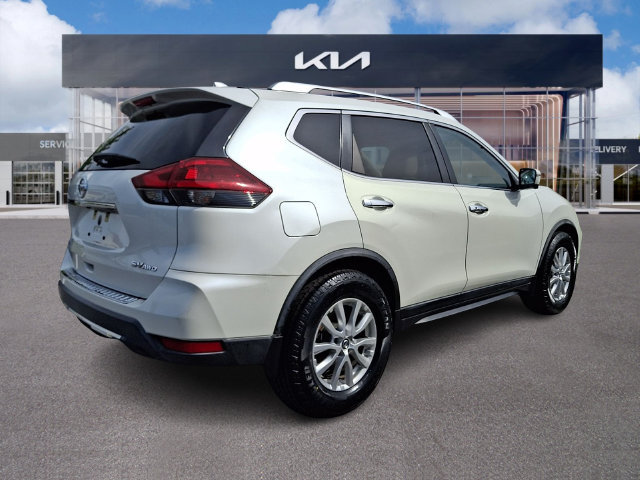 Used 2018 Nissan Rogue SV w/ Premium Package AWD/4WD image 6