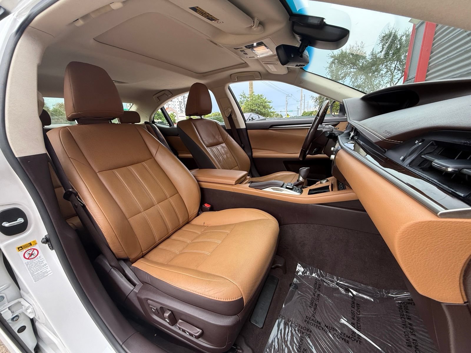 Used 2016 Lexus ES 300h w/ Ultra Luxury Package FWD image 34
