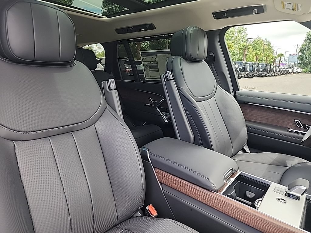 New 2026 Land Rover Range Rover Long Wheelbase SE AWD/4WD image 22