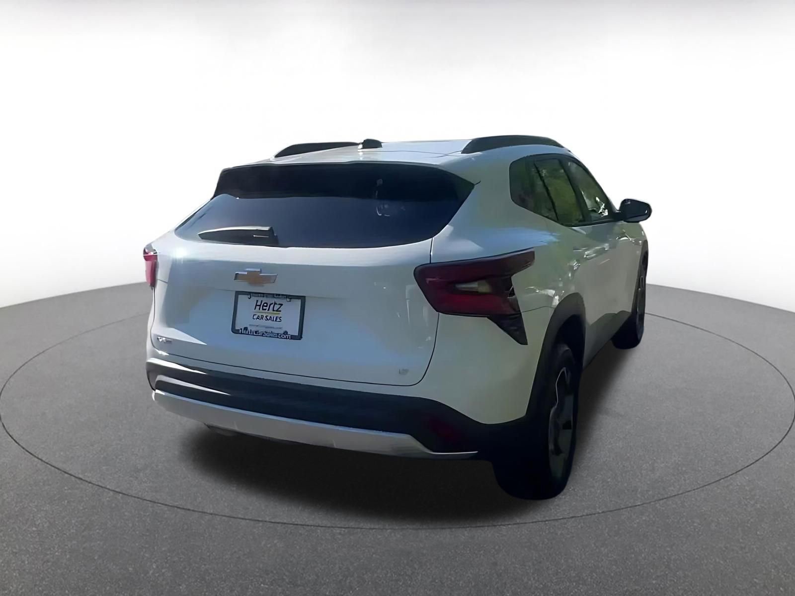 Used 2025 Chevrolet Trax LT w/ LT Convenience Package FWD image 14