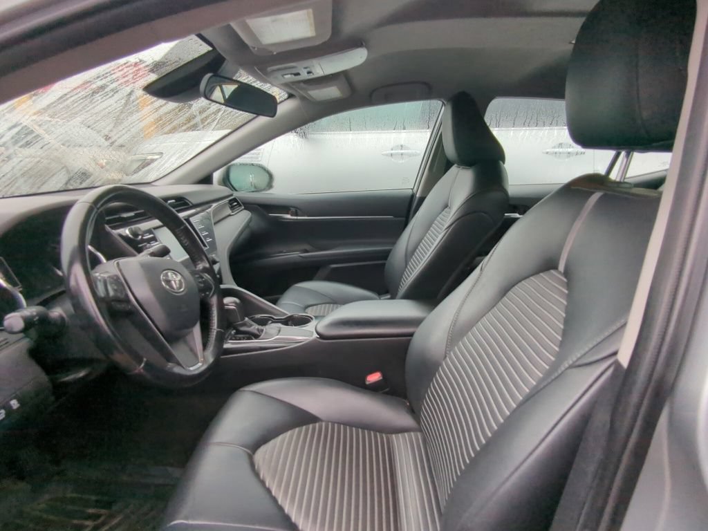Used 2019 Toyota Camry SE FWD image 6