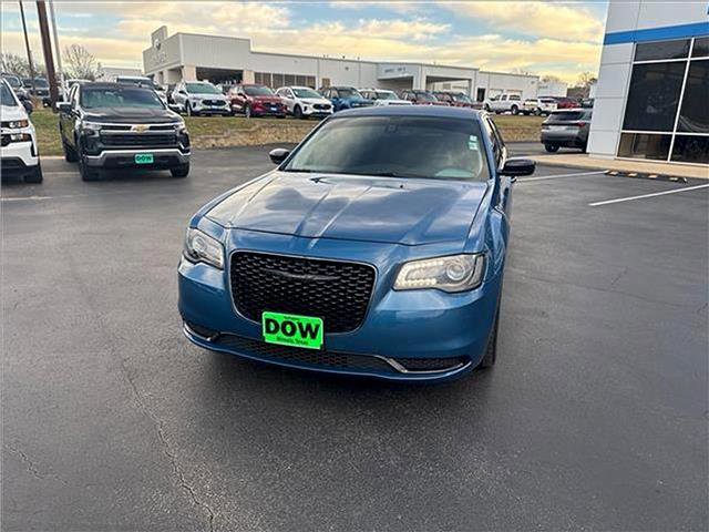 Used 2023 Chrysler 300 Touring w/ Sport Appearance Package image 2