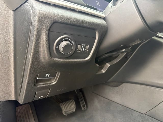 Used 2024 Jeep Grand Cherokee L Altitude AWD/4WD image 26