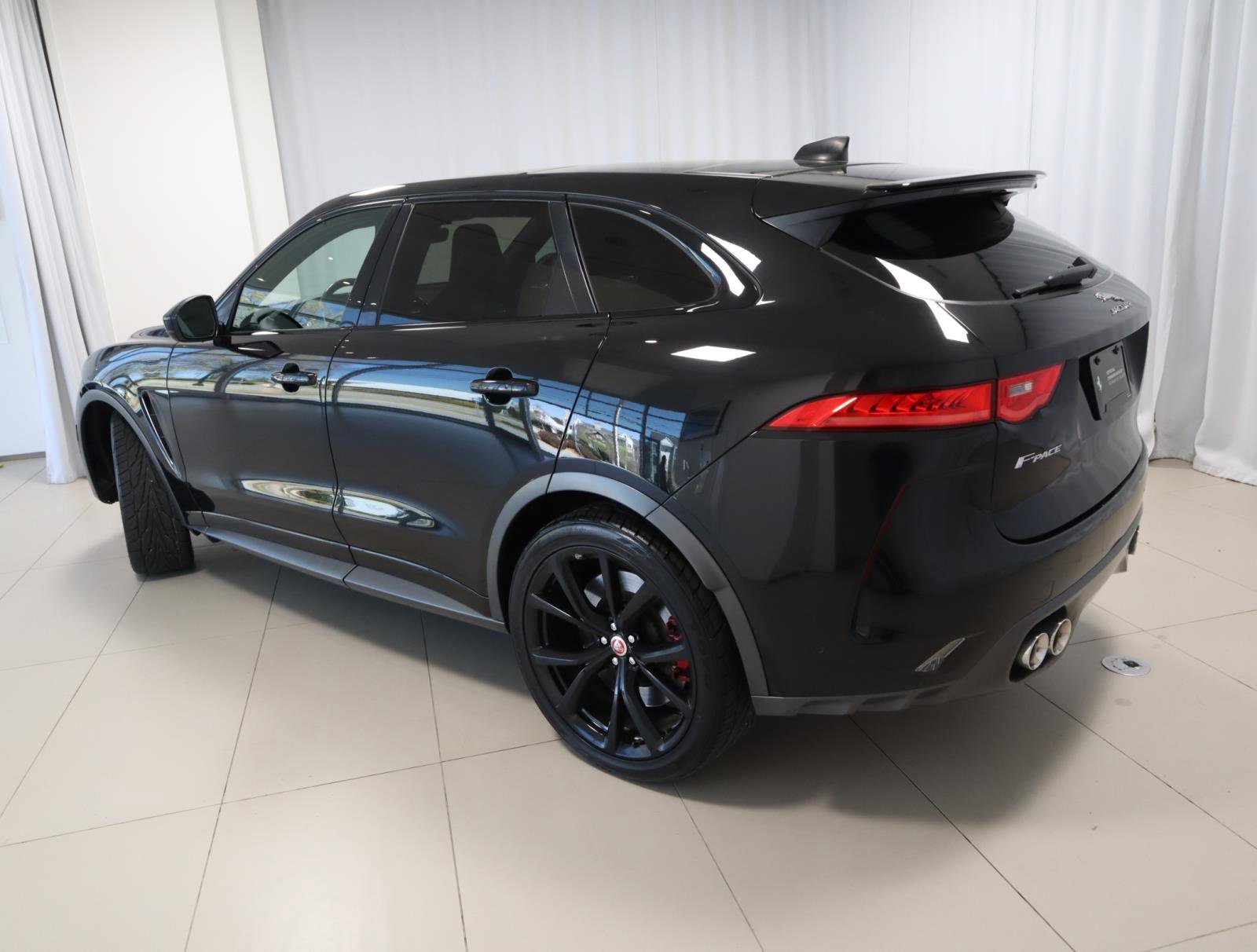 Used 2020 Jaguar F-PACE SVR image 3