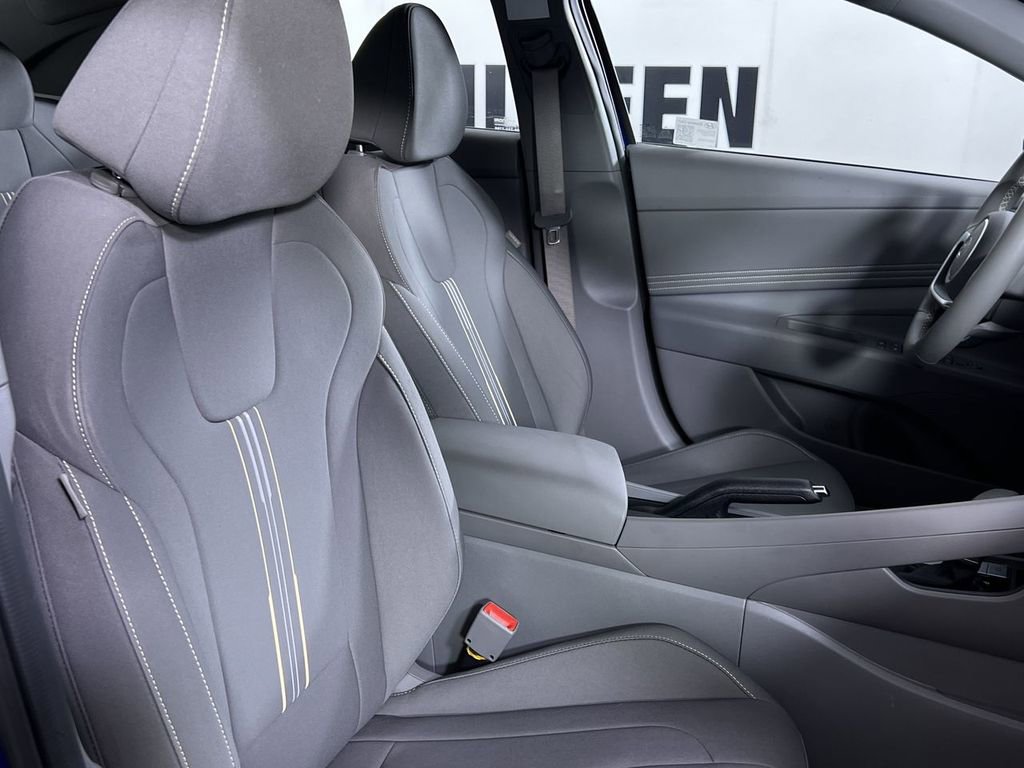 Used 2025 Hyundai Elantra Sport image 24