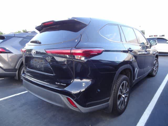 Used 2021 Toyota Highlander XLE AWD/4WD image 5