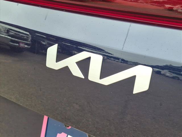 Used 2026 Kia Carnival LX FWD image 12