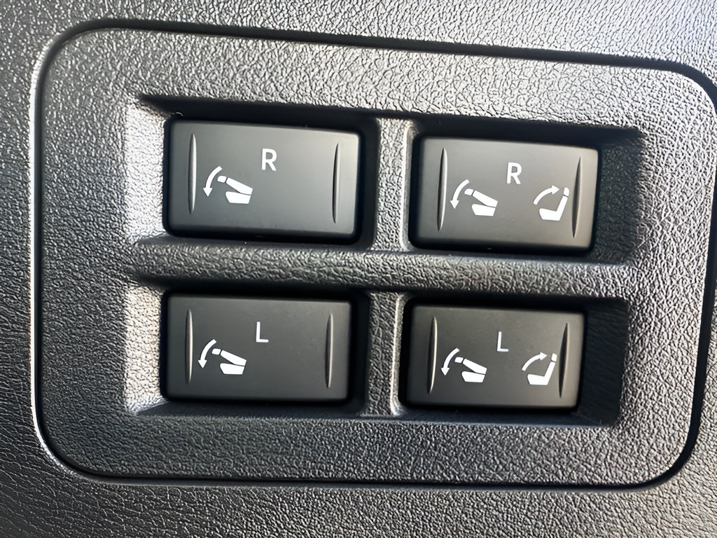 New 2026 Nissan Armada PRO-4X w/ Captain's Chari Seat Package AWD/4WD image 33