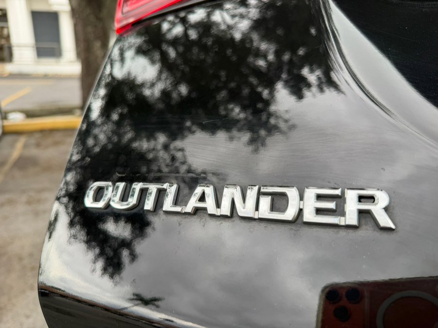 Used 2020 Mitsubishi Outlander SE AWD/4WD image 18