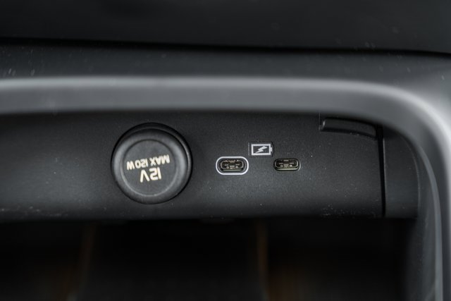 Certified 2025 Volvo XC40 B5 Core w/ Protection Package Premier image 26