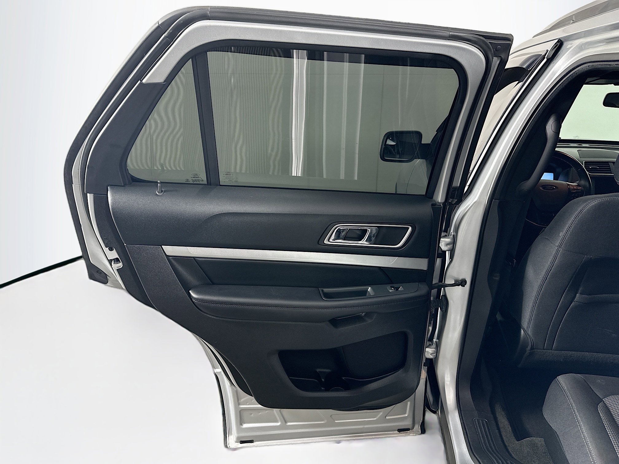 Used 2017 Ford Explorer XLT w/ Equipment Group 201A image 24