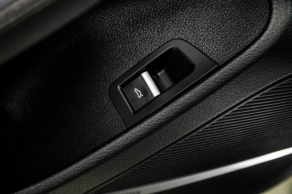 Used 2023 Audi Q8 Prestige image 46