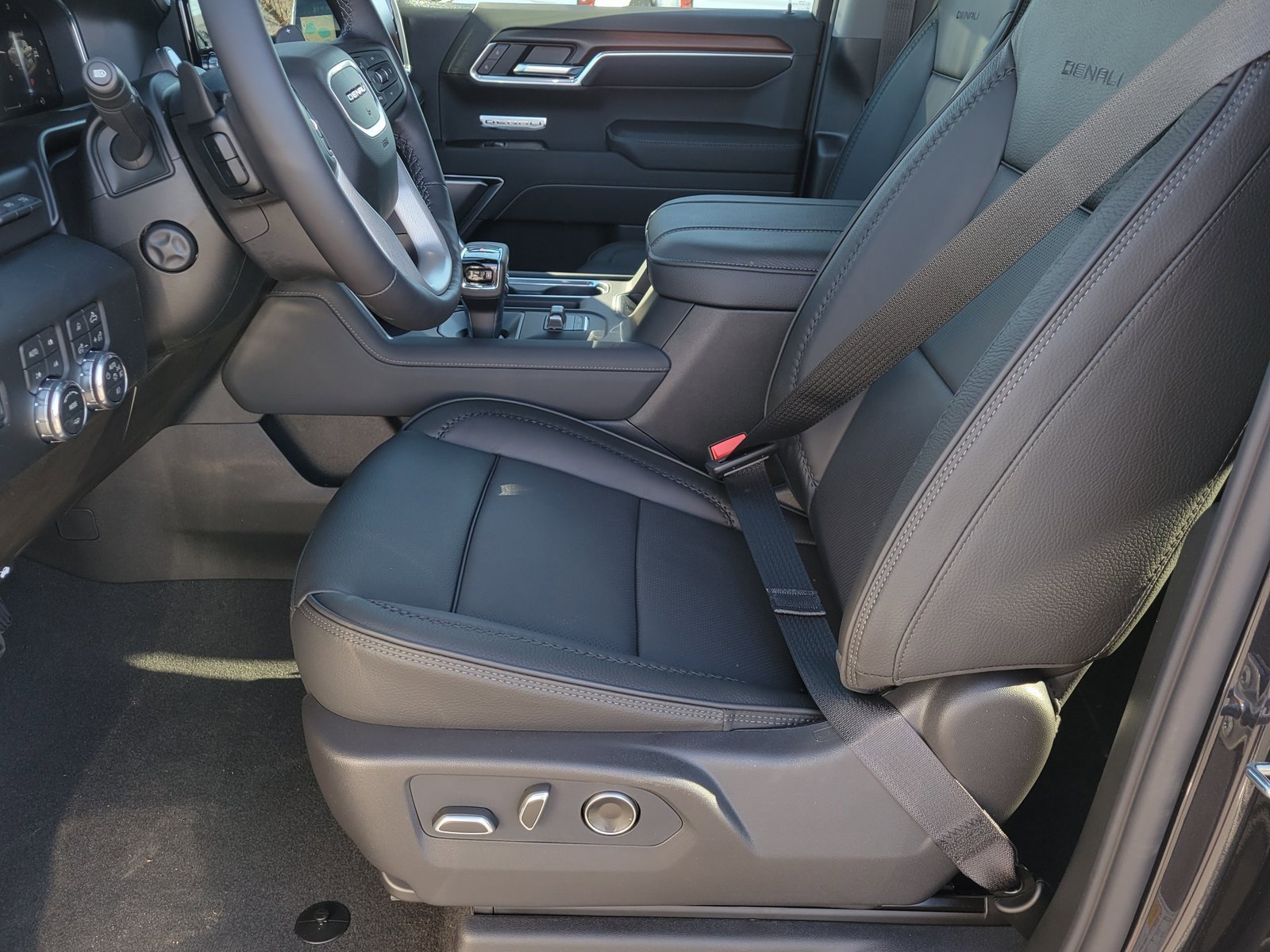 New 2026 GMC Sierra 1500 Denali image 6