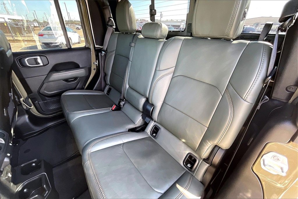 Used 2025 Jeep Gladiator Mojave image 19