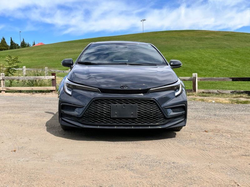 Used 2025 Toyota Corolla SE image 2