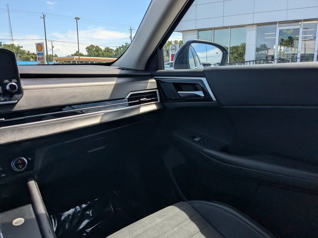 Used 2024 Mitsubishi Outlander SE Black Edition FWD image 17