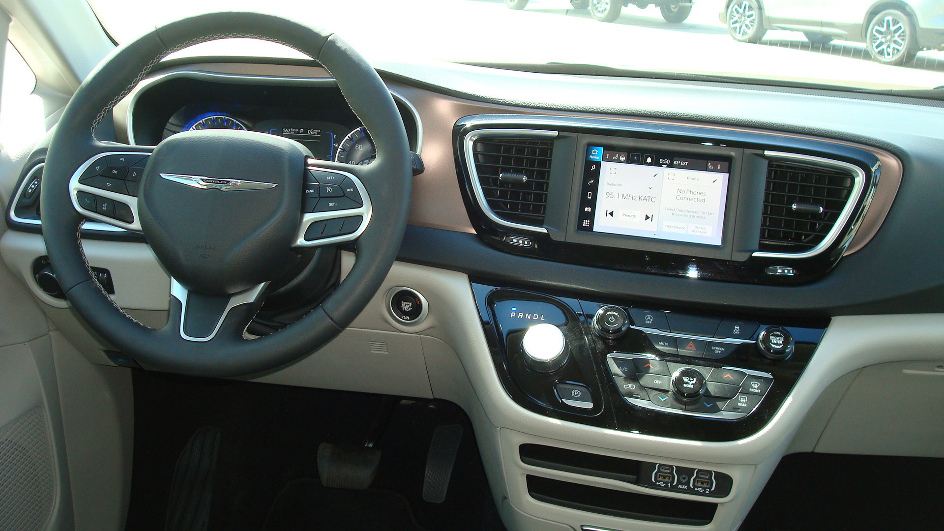 Used 2024 Chrysler Voyager LX FWD image 10