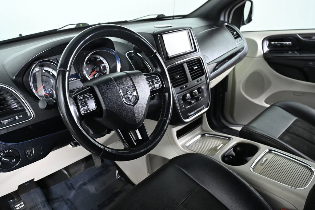 Used 2019 Dodge Grand Caravan SXT image 11