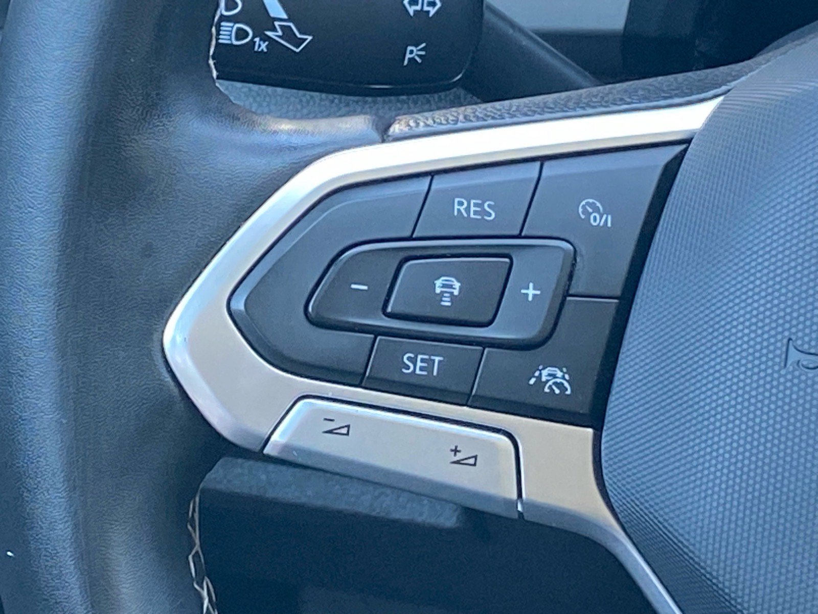 Certified 2023 Volkswagen Atlas SEL AWD/4WD image 6
