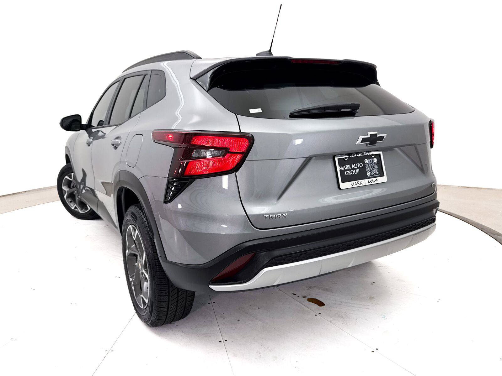 Used 2024 Chevrolet Trax LT w/ Driver Confidence Package FWD image 6