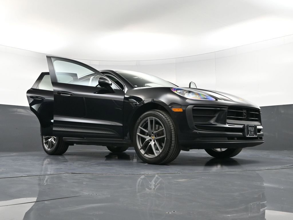 Certified 2023 Porsche Macan Turbo image 36