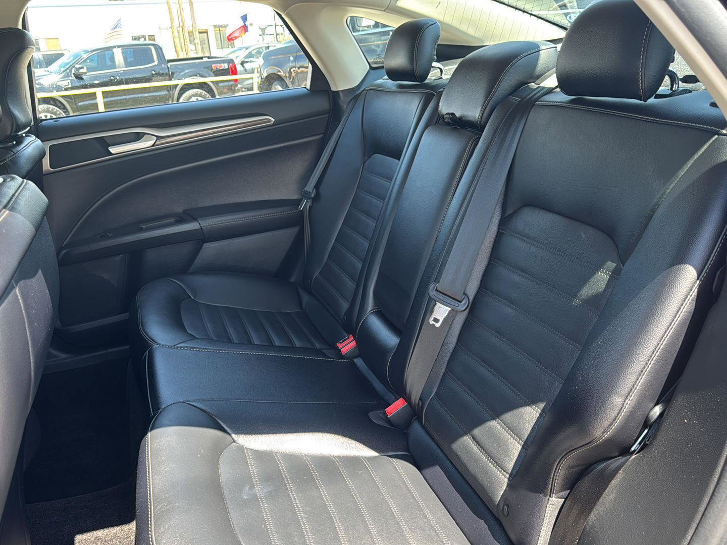 Used 2018 Ford Fusion SE image 26