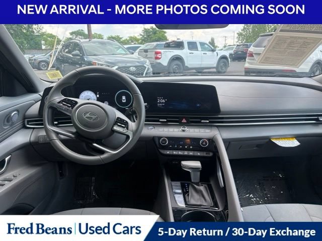 Used 2025 Hyundai Elantra SEL FWD image 11