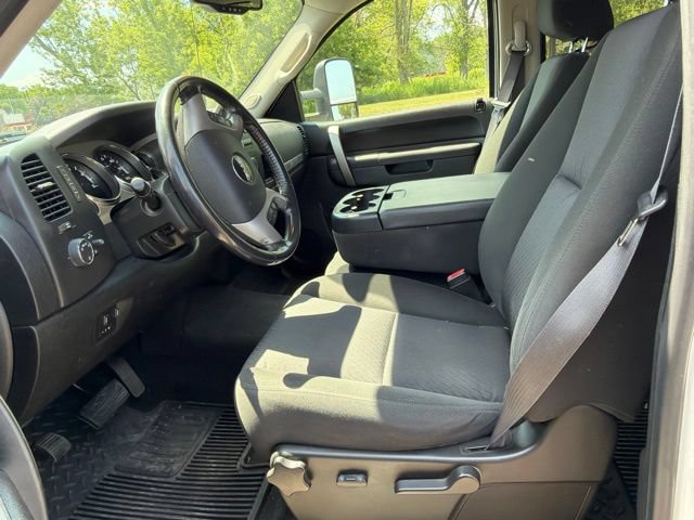 Used 2011 GMC Sierra 3500 SLE w/ SLE Preferred Package AWD/4WD image 4