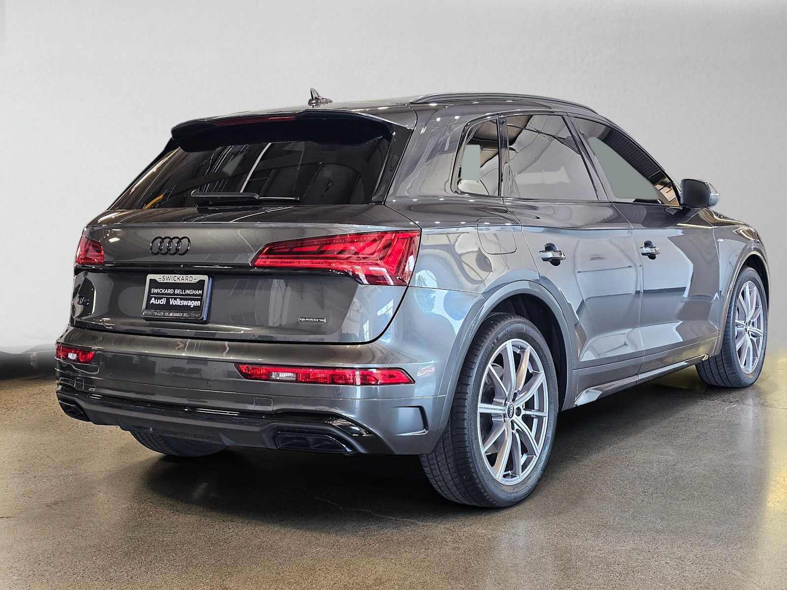 Used 2023 Audi Q5 e Premium Plus w/ Premium Plus Package AWD/4WD image 3