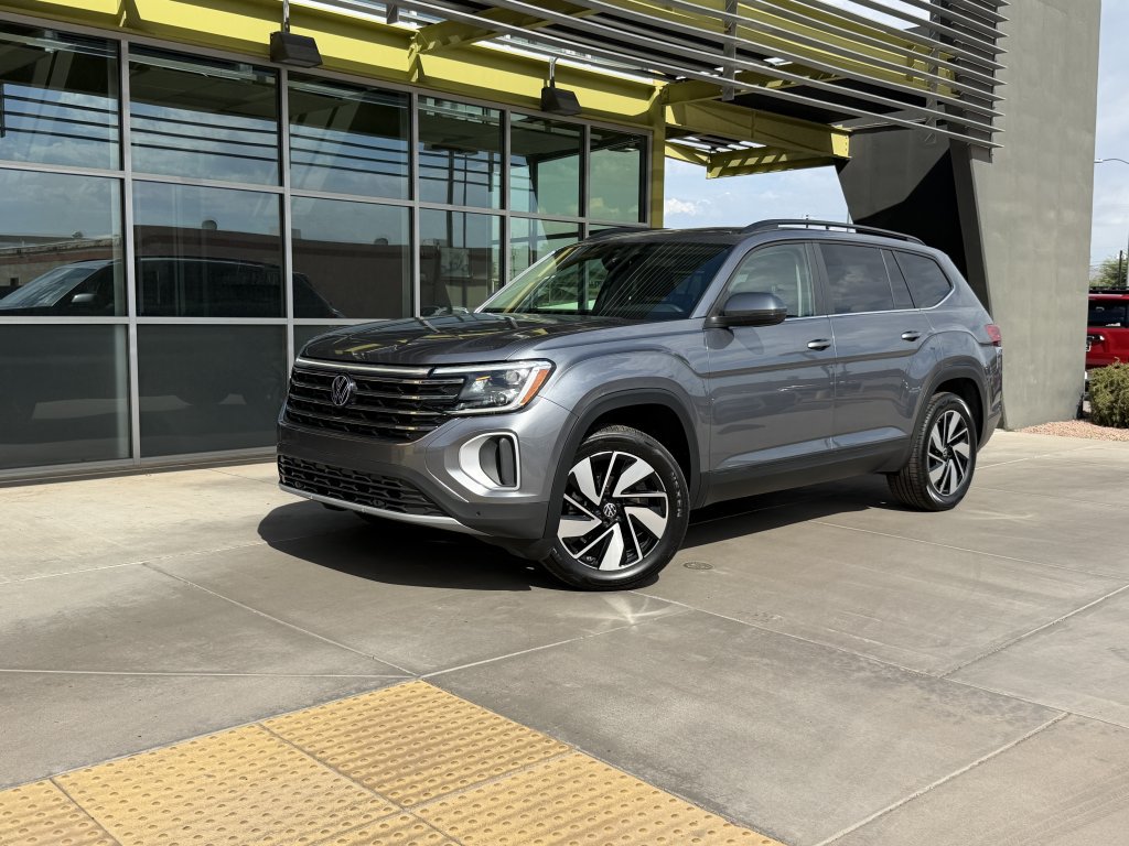 Used 2024 Volkswagen Atlas SE w/ Panoramic Sunroof Package