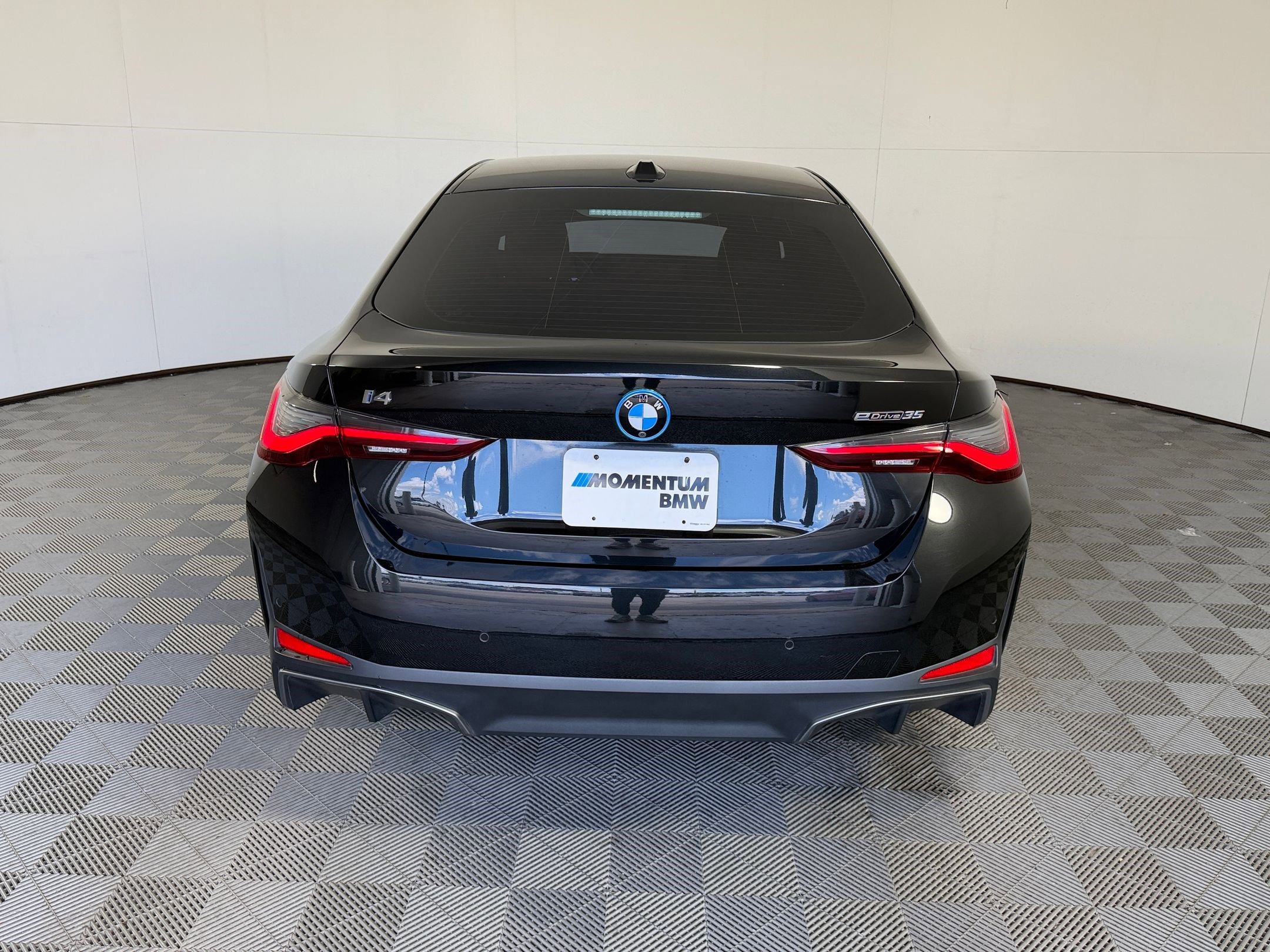 Used 2023 BMW i4 eDrive35 w/ Premium Package RWD image 10
