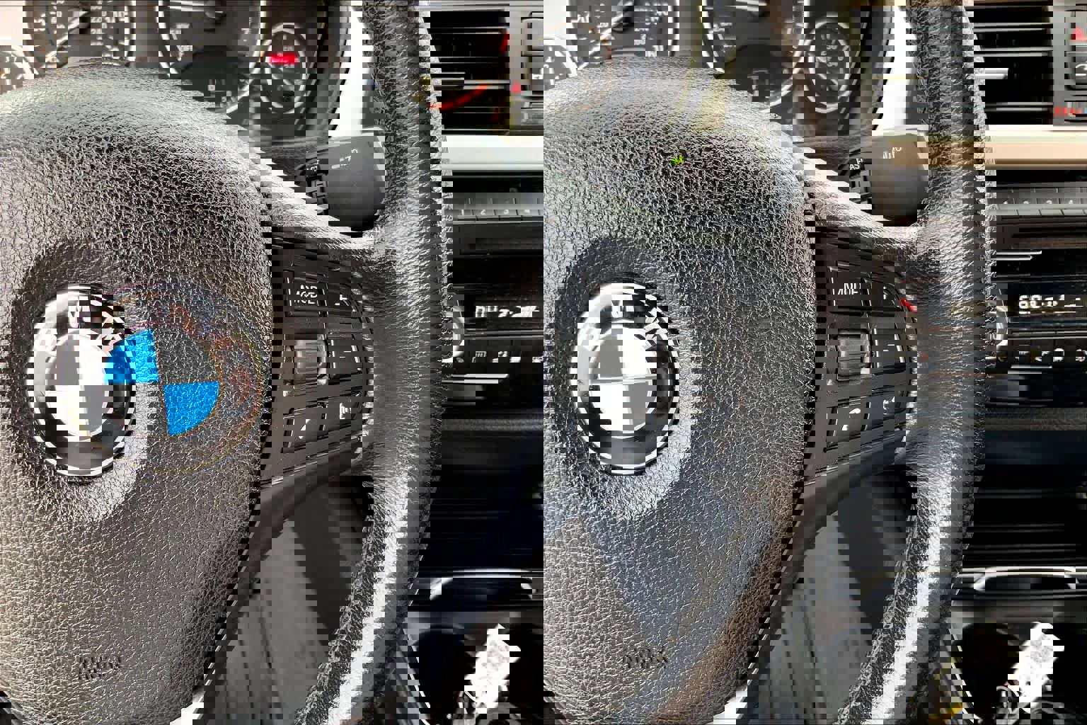 Used 2018 BMW 320i Sedan image 22