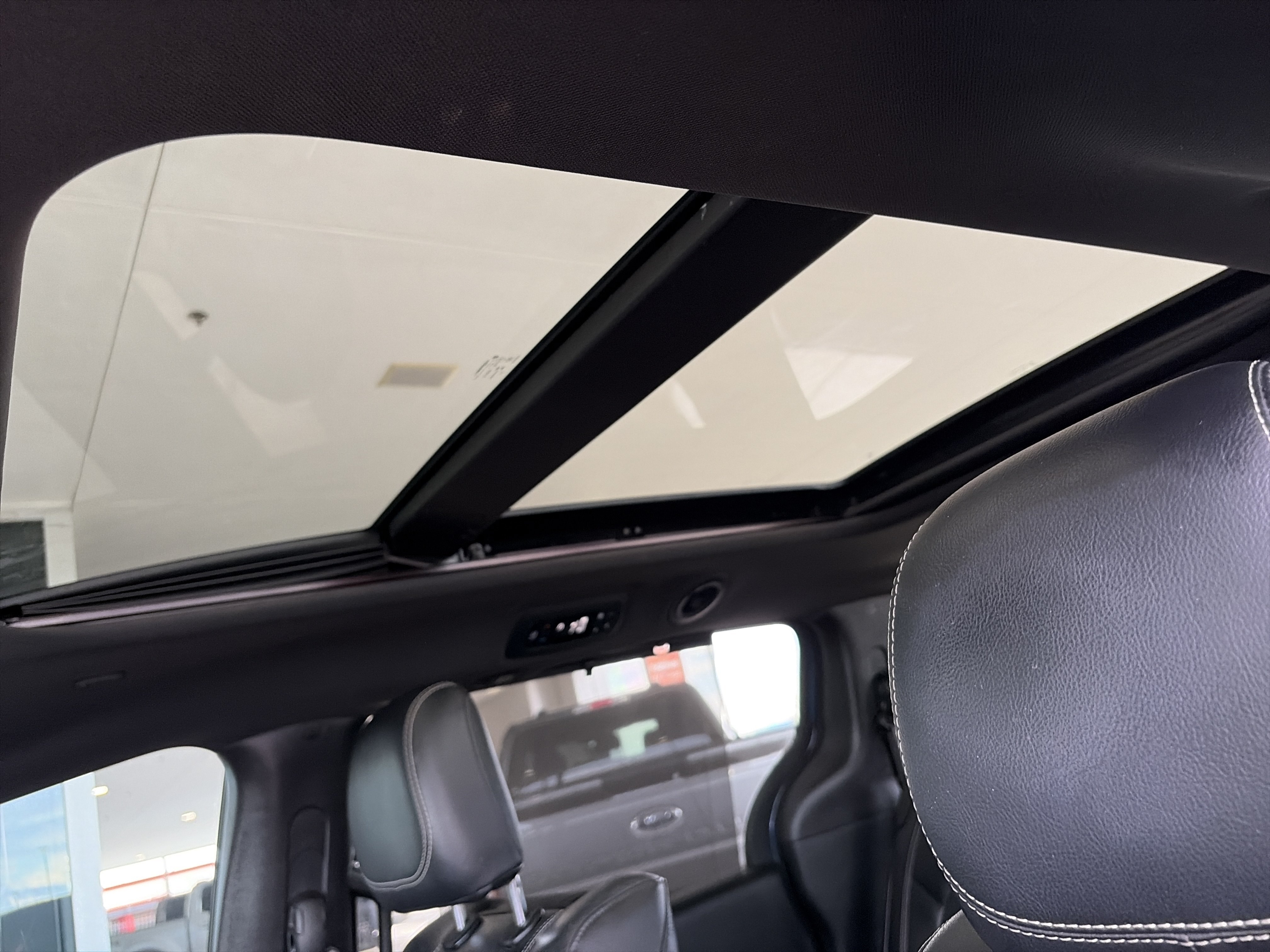 Used 2018 Chrysler Pacifica Touring-L Plus FWD image 21