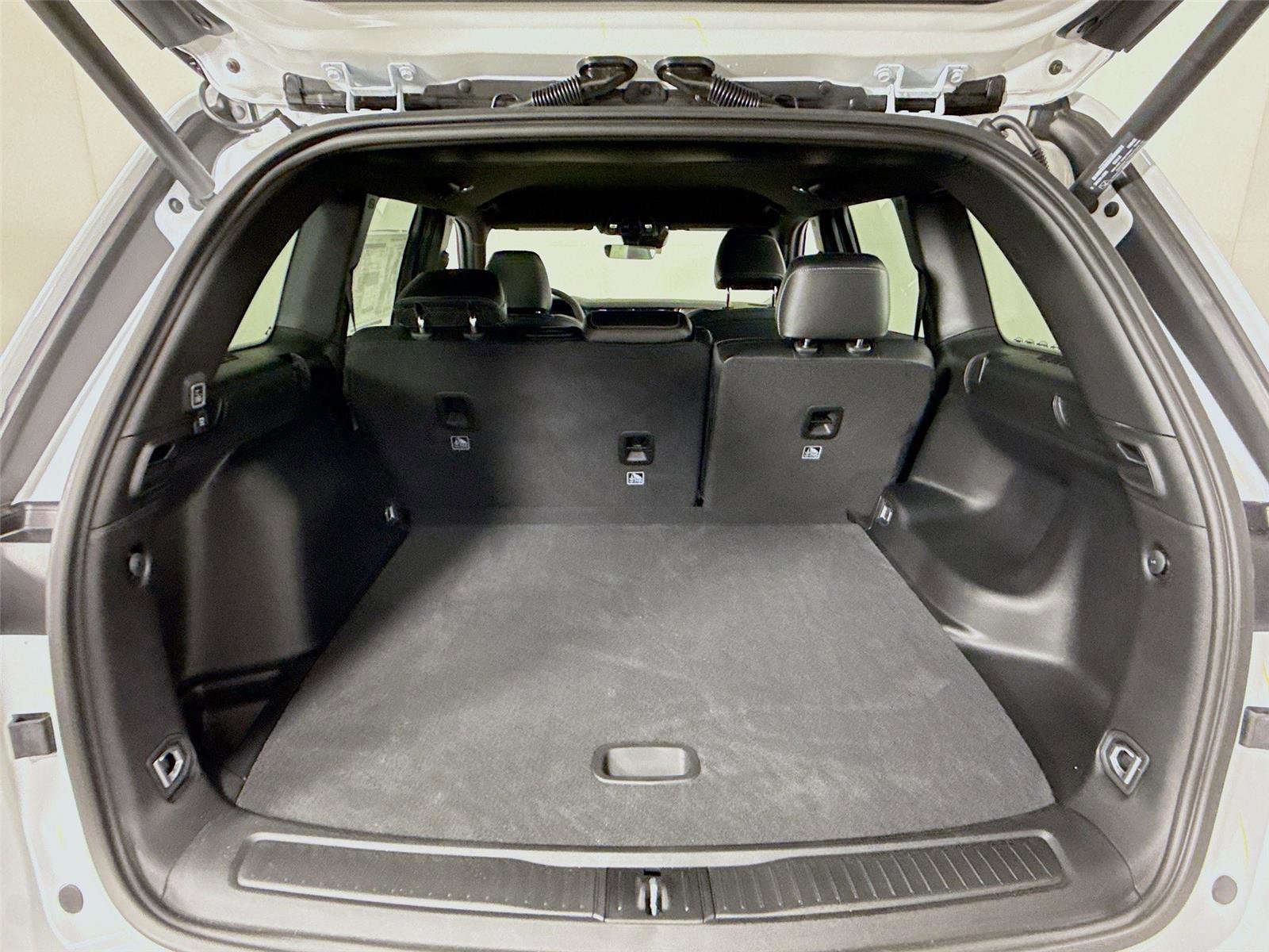 New 2025 Jeep Grand Cherokee Altitude image 18