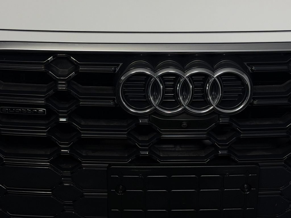 Used 2023 Audi Q5 2.0T Premium Plus w/ Premium Plus Package AWD/4WD image 13