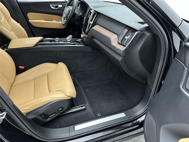 Certified 2023 Volvo XC60 B6 Ultimate w/ Climate Package image 25