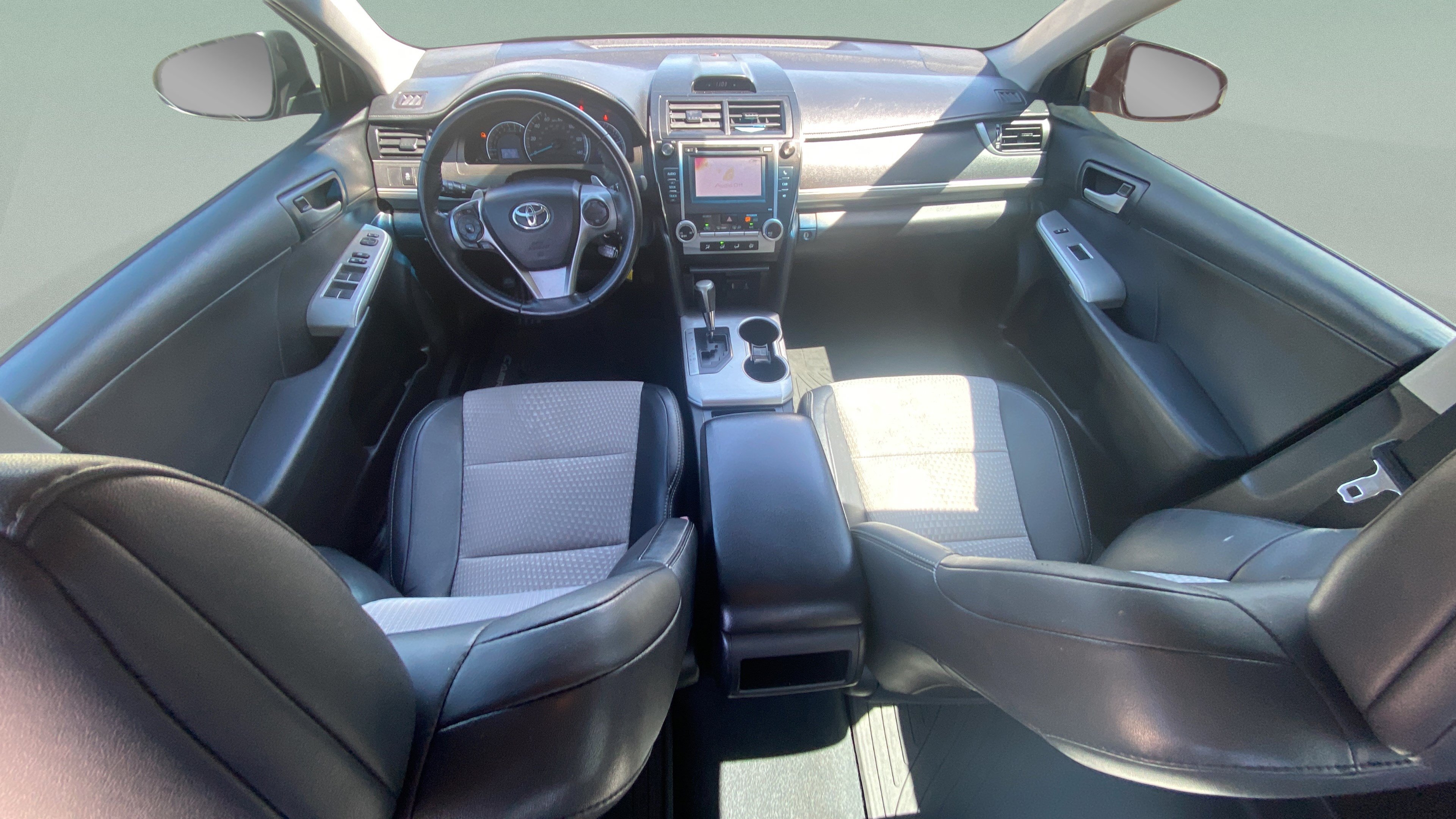 Used 2013 Toyota Camry SE FWD image 16
