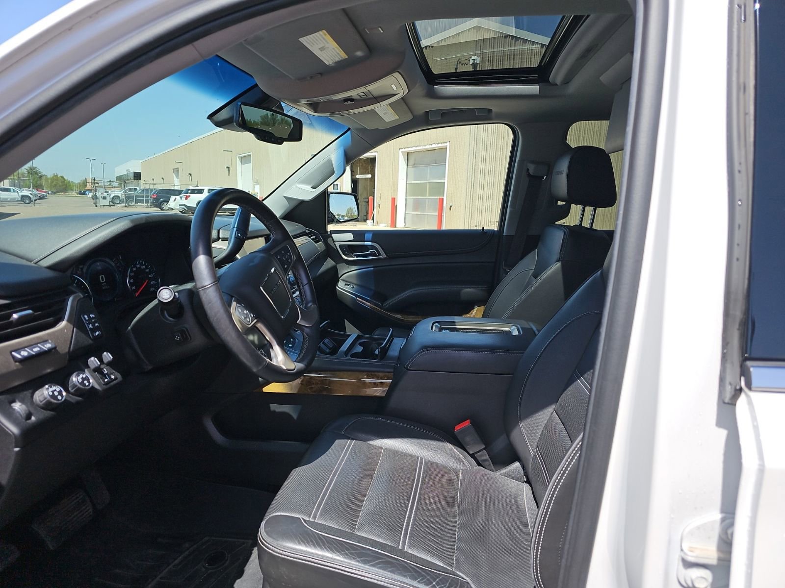 Used 2017 GMC Yukon Denali w/ Open Road Package AWD/4WD image 10