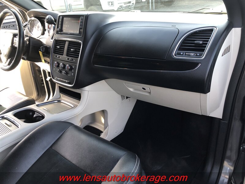 Used 2018 Dodge Grand Caravan SXT FWD image 20