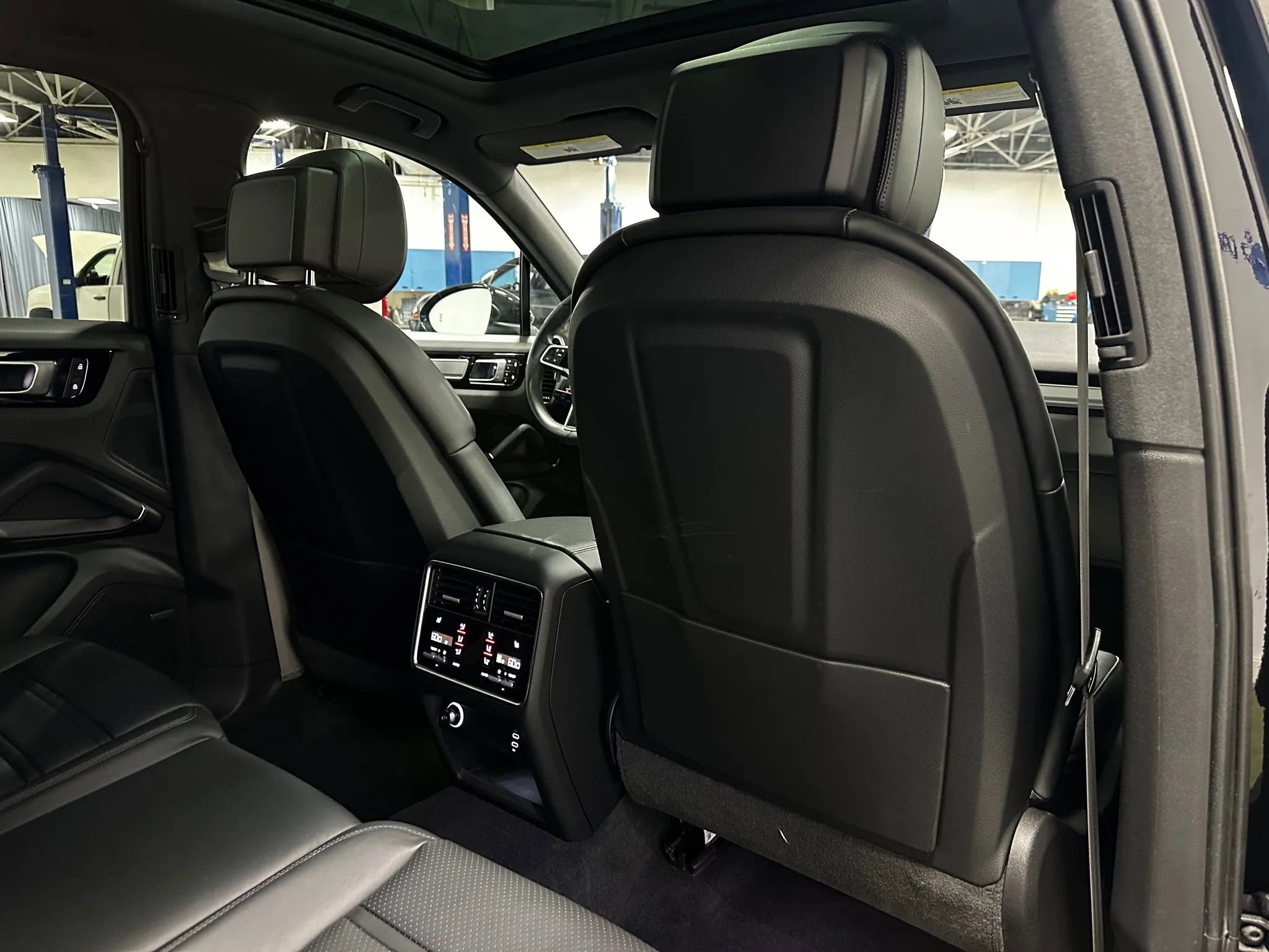 Used 2023 Porsche Cayenne image 19